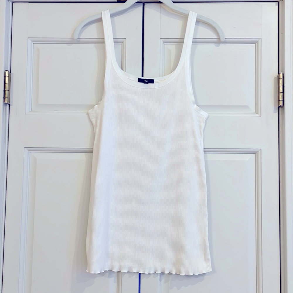 ⭐️GAP women’s tank top⭐️